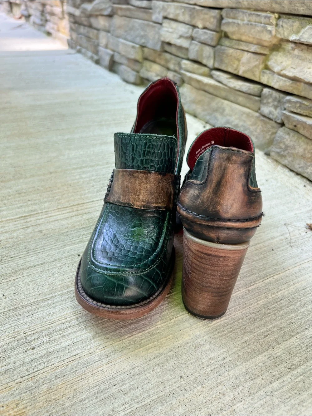 Freebird by Steven Green Croc-Textured Block Heel Loafers Shoes sz 8